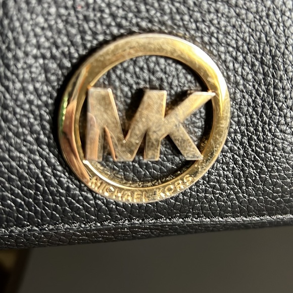 Beautiful MICHAEL KORS Leather  Wallet - Picture 6 of 9